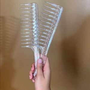 Sliver wide tooth comb